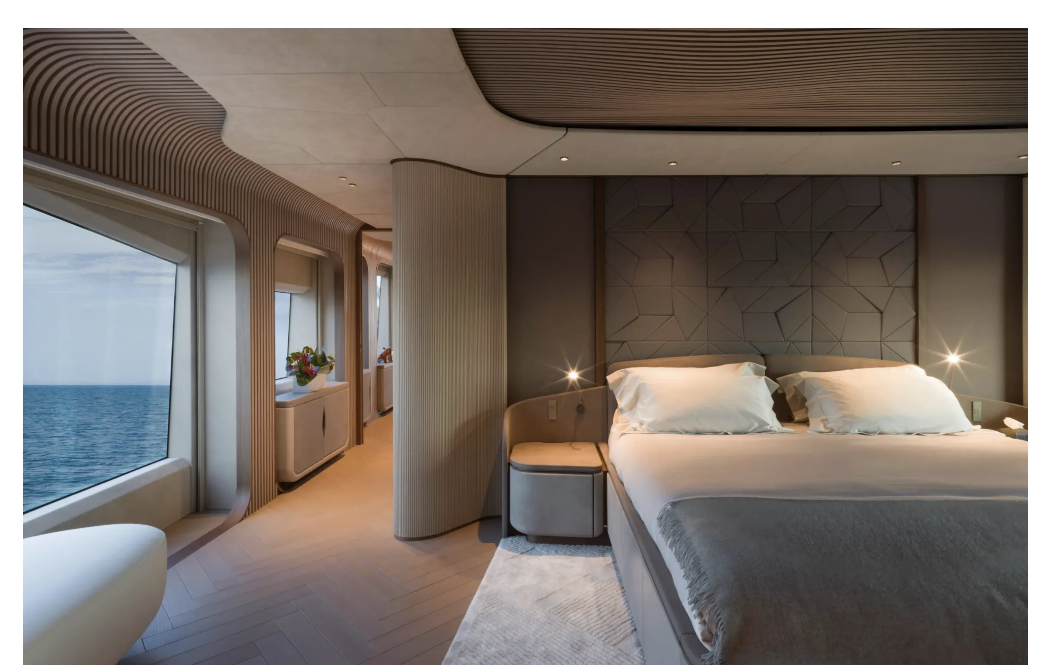 Cabina armatoriale con vista sul mare